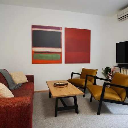 Quiet Luxury Family Fortress Center شقة *